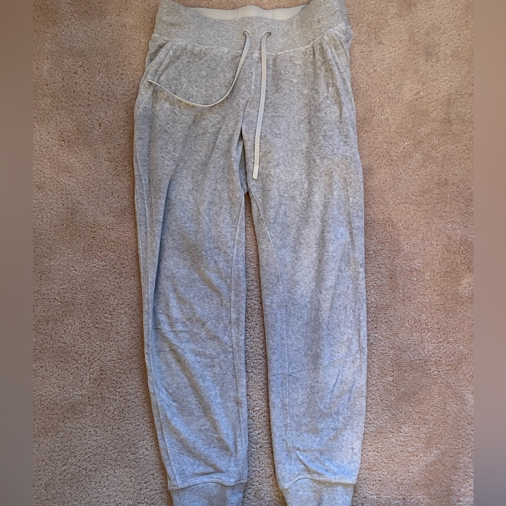 *Velour Lululemon Warm Down Jogger, size 6, Heathered Core Ultra Light Grey
